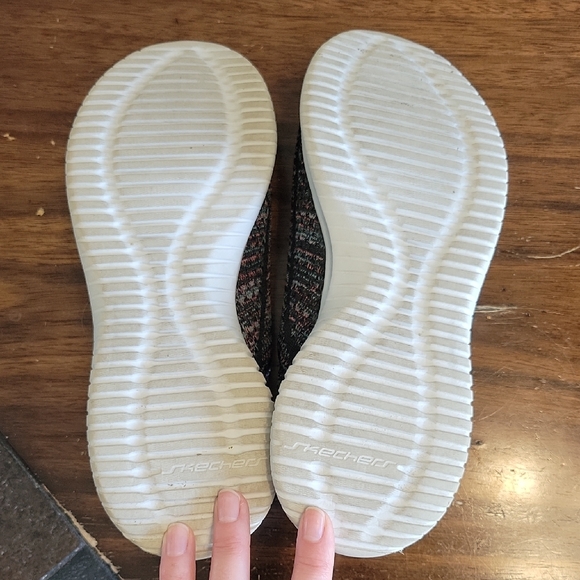 Sketchers Patterned Sneakers - Picture 5 of 7